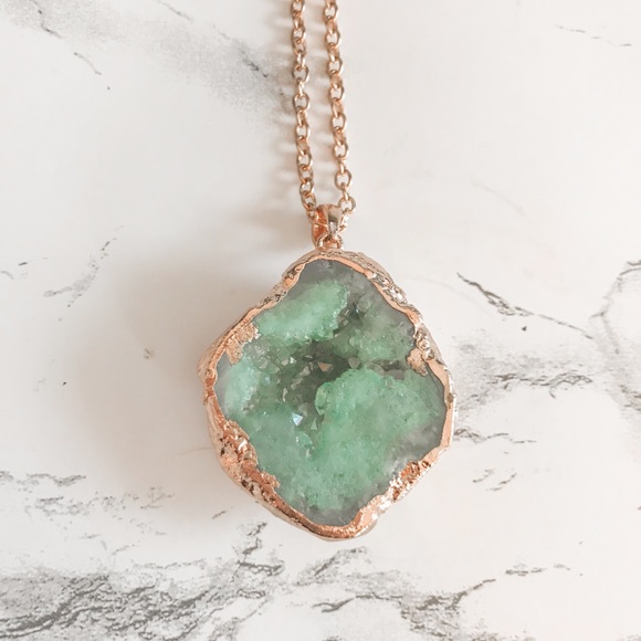 Gold Plated Genuine Mint Agate Crystal Necklace - Picture 2 of 6